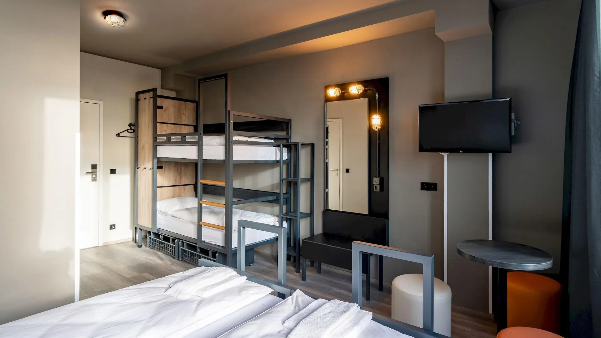 A&O Koeln Dom Hotel