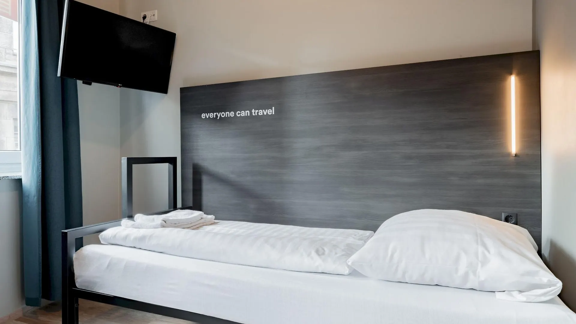 A&O Koeln Dom Otel