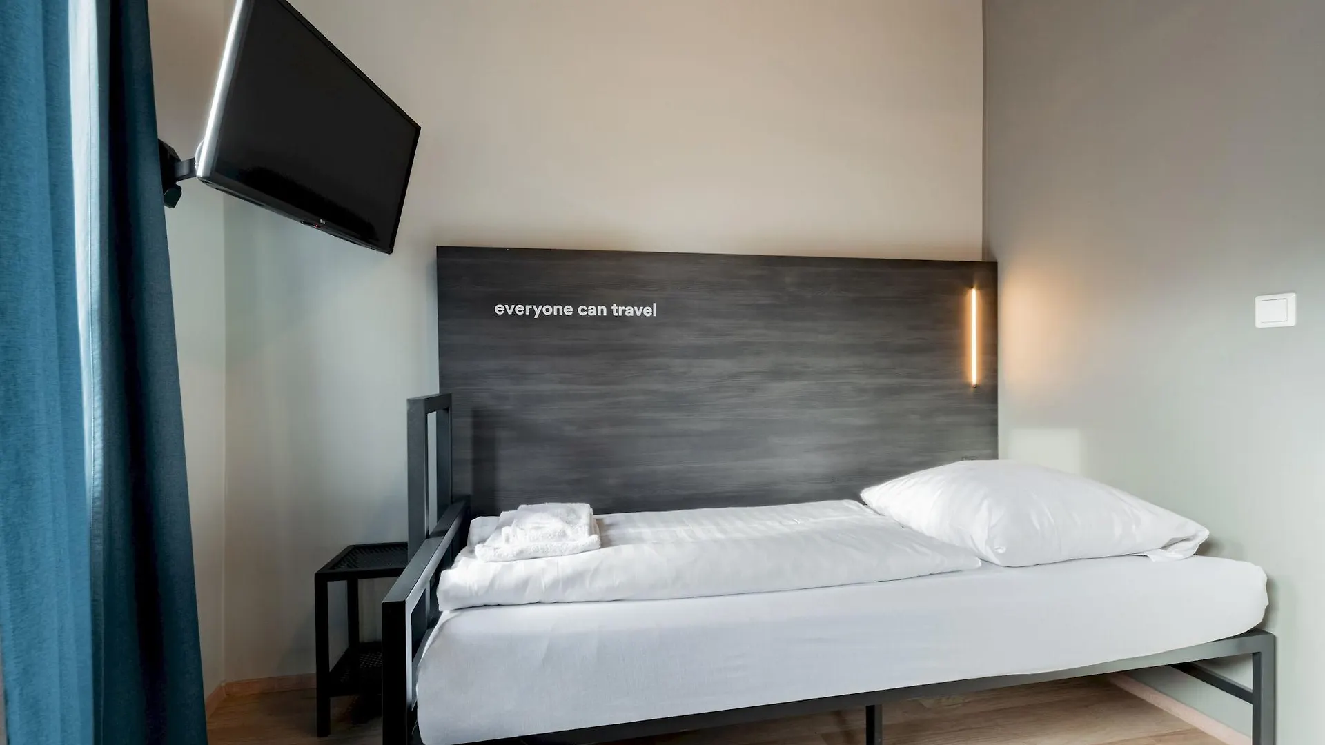 A&O Koeln Dom Otel