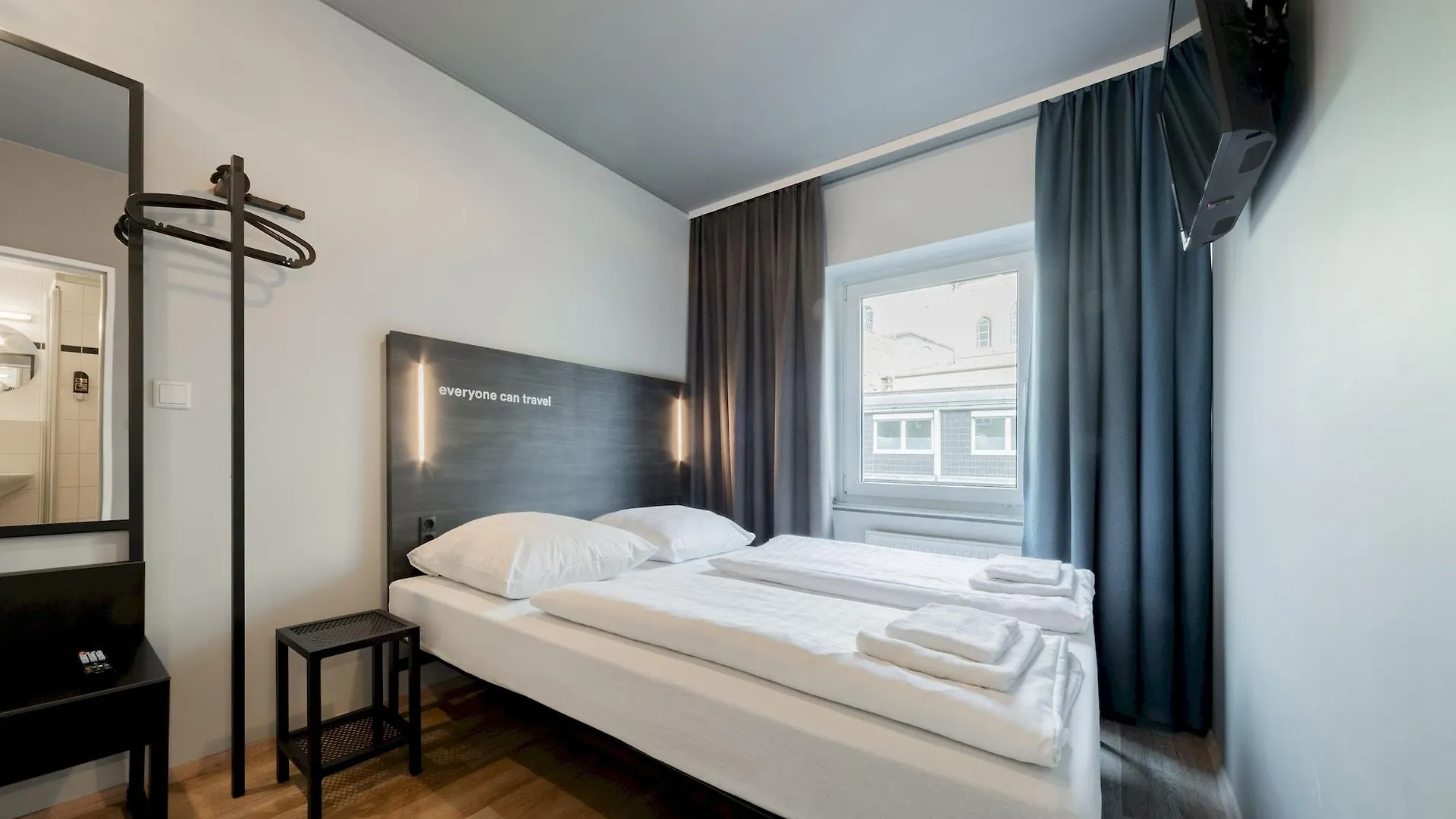 **  A&O Koeln Dom Otel Almanya