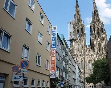 A&O Koeln Dom Otel
